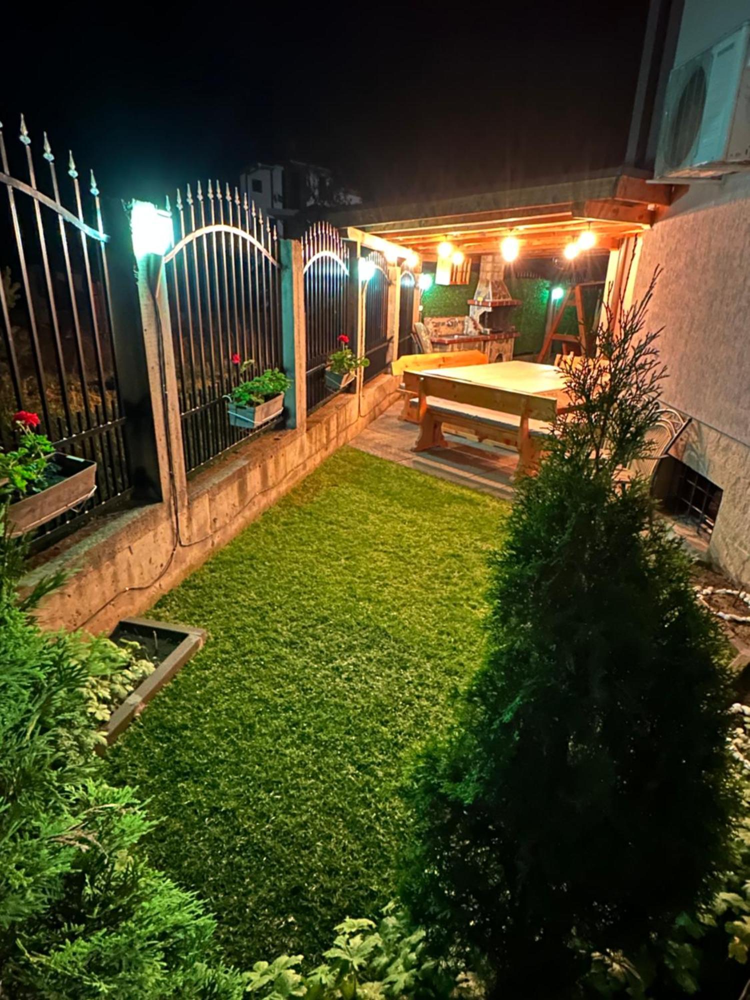 Advel Guest Hous Hotel Madzhare ภายนอก รูปภาพ