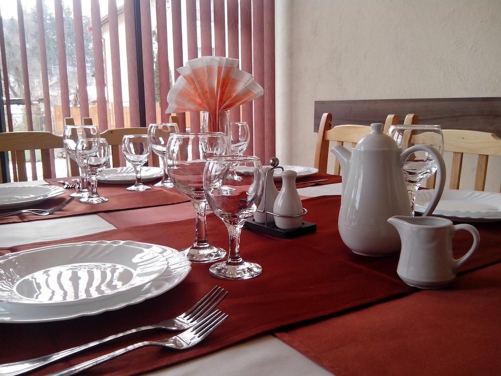 Advel Guest Hous Hotel Madzhare ภายนอก รูปภาพ